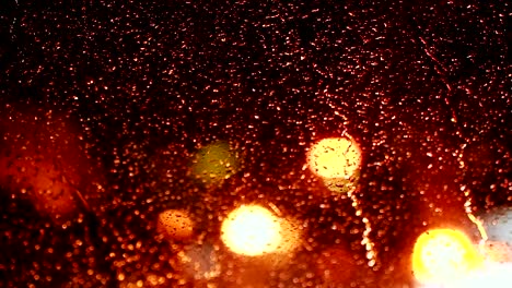 Lluvia.-Parabrisas-de-autos.-Llueve-sobre-el-vidrio