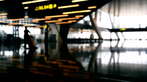 Defokussierten-Flughafen-Baackground.-Silhouette-Passanten-am-Flughafen.