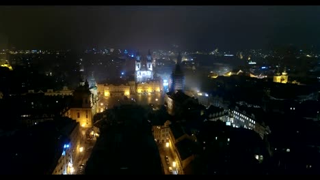 Noche-panorama-de-Praga,-panorámica-vista-desde-el-aire-a-Cathedral-de-Vitus-en-Praga,-luces-de-la-ciudad-de-noche,-Praga