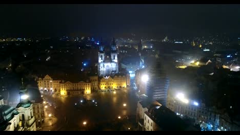 Noche-panorama-de-Praga,-panorámica-vista-desde-el-aire-a-Cathedral-de-Vitus-en-Praga,-luces-de-la-ciudad-de-noche,-Praga