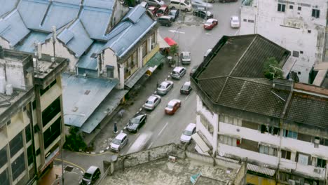 Obenliegende-Zeitraffer-des-Autos-bewegen-im-Verkehr-in-Malaysia