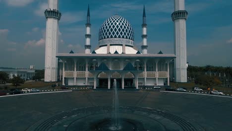 Sultan-Salahuddin-Abdul-Aziz-Mosque.