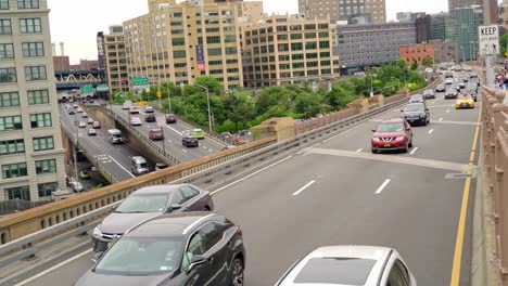 Verkehr-auf-dem-Brooklyn-Queens-Express-Weg