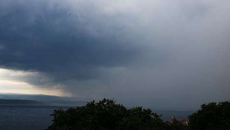 Tormenta-en-Croacia-en-una-tarde-de-verano