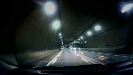 Movimiento-de-velocidad-en-el-túnel-del-camino