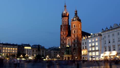 Basílica-de-Santa-María-en-Cracovia,-lapso-de-tiempo-de-noche