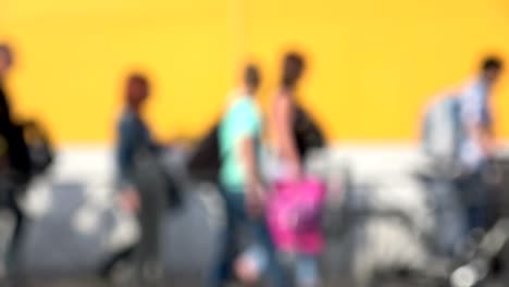 Anonymous-crowd-of-people-walking,-tourists-in-Rome,-Italy.-Intentionally-blurred