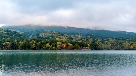 Lago-Onneto,-el-Parque-Nacional-Akan,-Hokkaido,-Japón.