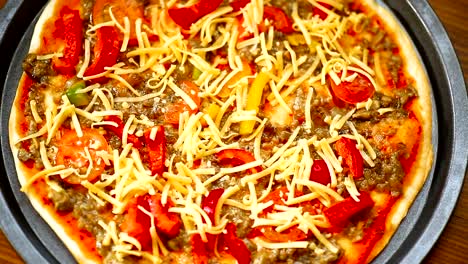 homemade-pizza-with-forest-mushrooms,-peppers-and-tomatoes