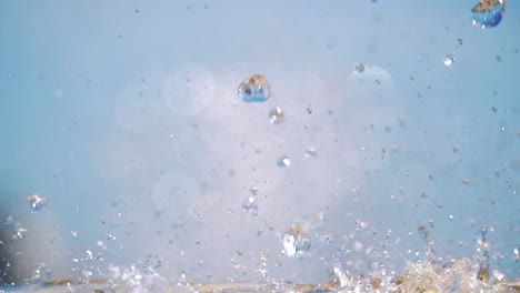 Splashing-water-drops-in-slow-motion-180fps