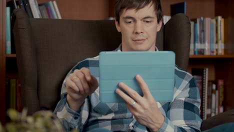 man-uses-the-app-on-his-computer-tablet