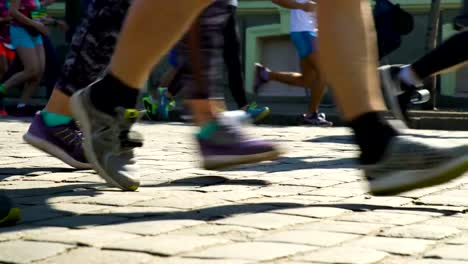 Piernas-de-los-corredores-de-maratón-Closeup