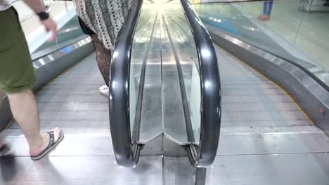 The-movement-of-the-escalator-in-the-Mall