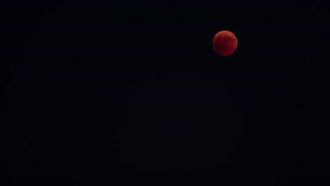 Eclipse-lunar-tiempo-lapso-rojo-luna-llena-de-sombra-brillante,-destacado-evento-ocurrió-el-27-de-julio-de-2018