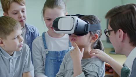 Cute-Girl-in-Virtual-Reality-Goggles