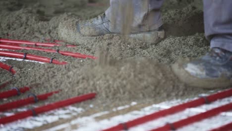 floor-heating-concrete-workers