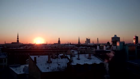 Riga-Down-Town-Cathedral-Dome-Sonnenuntergang-Zeitlpse,-Winter-Zeitraffer