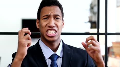 Portrait-of-Screaming-Upset-Black-Businessman