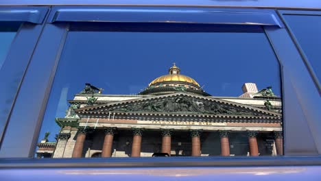 St.-isaac's-cathedral.-The-reflection-in-the-glass-of-the-car.-4K.