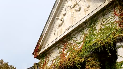 Arquitectura-de-la-antigua-iglesia-de-Cristo-Rey-en-el-cementerio-de-Mirogoj-en-Zagreb