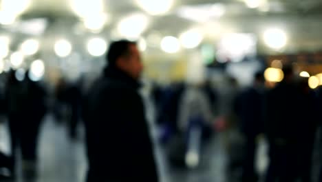 Defocused-traveler-and-crowded-people-walking-in-the-airport.