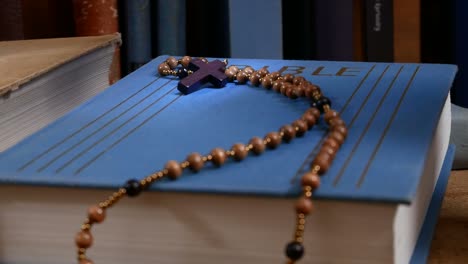 Wooden-Rosary-on-the-Bible.-Zoom-in.