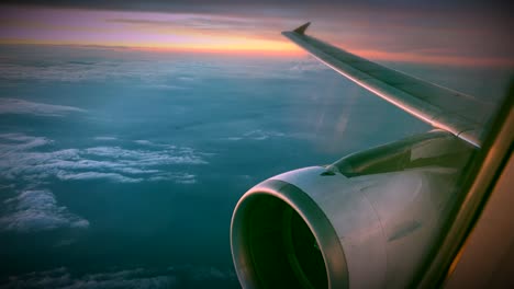 Flugzeug-View-Fenster-Konzept.-Blick-auf-Fenster-Flugzeug-sehen,-Motor-und-Flügel-auf-Wolke-und-himmelblau-oder-azurblauen-Himmel-auf-dem-schönen-Land.