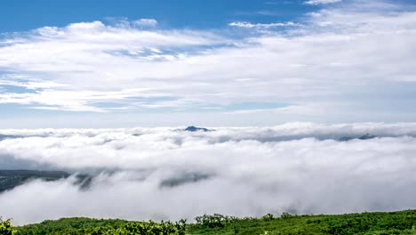 Un-mar-de-nubes-del-lago-Kussharo,-Hokkaido,-Jpan