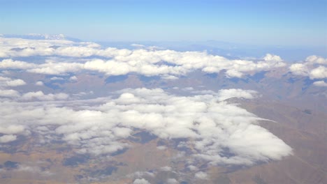 Flug-über-den-Wolken-in-4k