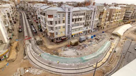 Betonarbeiten-für-den-Straßenbau-Wartung-mit-vielen-Arbeitern-und-Mixer-timelapse