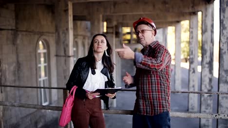 Woman-engineer-and-foreman-discuss-what-needs-to-be-done-to-continue-construction-at-the-facility.