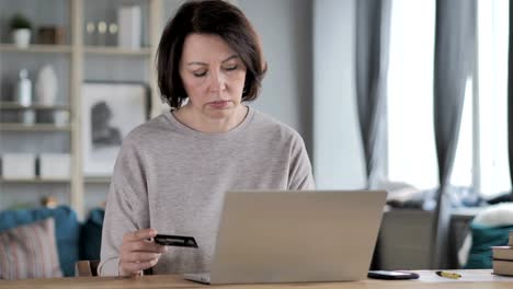 Compras-en-línea-con-tarjeta-de-crédito-en-Laptop