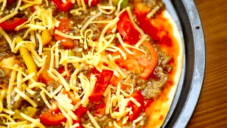 homemade-pizza-with-forest-mushrooms,-peppers-and-tomatoes