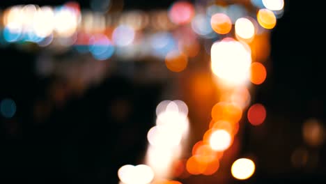 Ciudad-de-noche-Defocused-semáforos