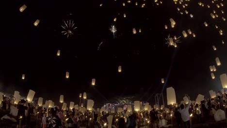 Floating-lanterns-and-fireworks-Yee-Peng-Festival,-Loy-Kra-thong-in-Chiang-mai,-Thailand