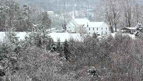 Iglesia-campo-de-nieve