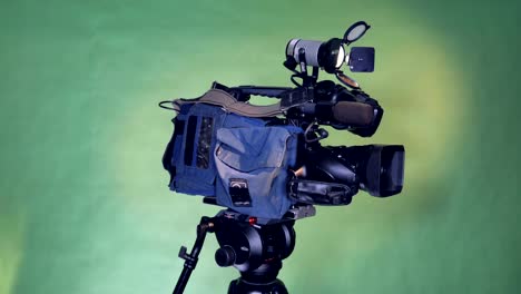 Studio-camcorder-is-turning-to-the-right-and-back-again