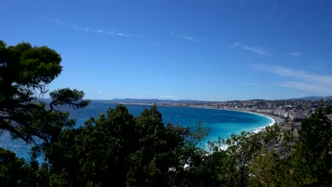 Herrliche-Aussicht-mit-Blick-auf-die-Küste-und-die-Stadt-von-Nizza,-Frankreich