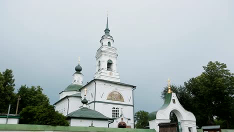 Kirche-im-alten-Dorf