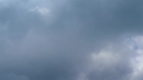 Time-lapse-video-of-changing-cloudscape-in-4K