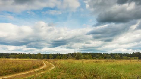 Qualitative-timelapse-of-autumn-landscapes,-rain-clouds-fly-over-field.