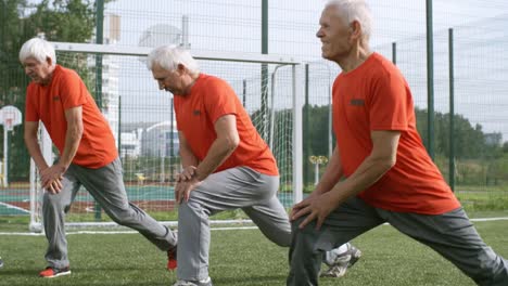 Warming-Up-vor-Fußball-Senioren