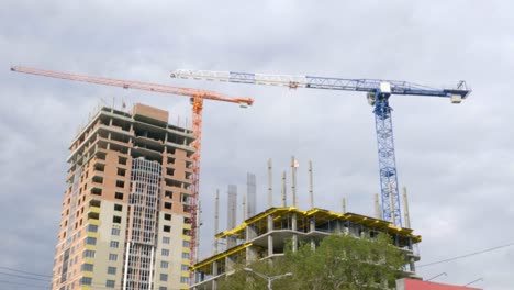 Time-Lapse-de-la-construcción-de-edificio-de-pisos-múltiples