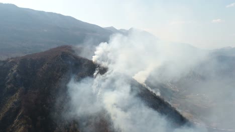 Imágenes-aéreas-de-un-bosque-cubren-de-humo