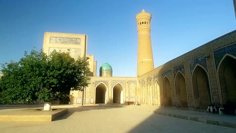 Madraza-de-Matniyaz-Divan-begi-en-Khiva,-Uzbekistán.