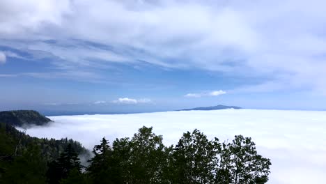 Ein-Meer-von-Wolken-von-Tsubetsu