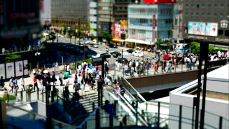 Time-lapse-of-anonymous-crowd-of-people-walking-on-walk-way