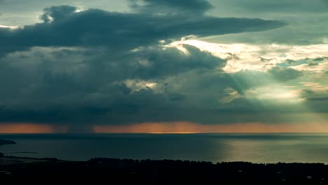 4-k-timelapse-of-beautiful-sunlight-and-clouds-crossing-in-the-sky