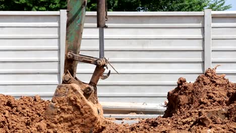 Bagger-Baggerlader-arbeiten-in-Baustelle