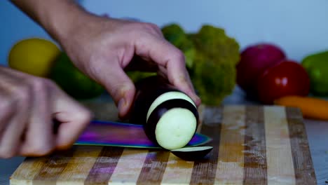 Chef-is-cutting-vegetables-in-the-kitchen,-slicing-sweet-red-bell-pepper